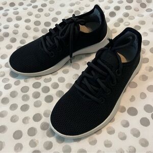 Allbirds Wonen’s Tree Runner Jet Black With White Sole Sneakers Size 6